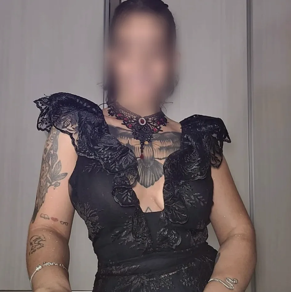 Fiona, 30