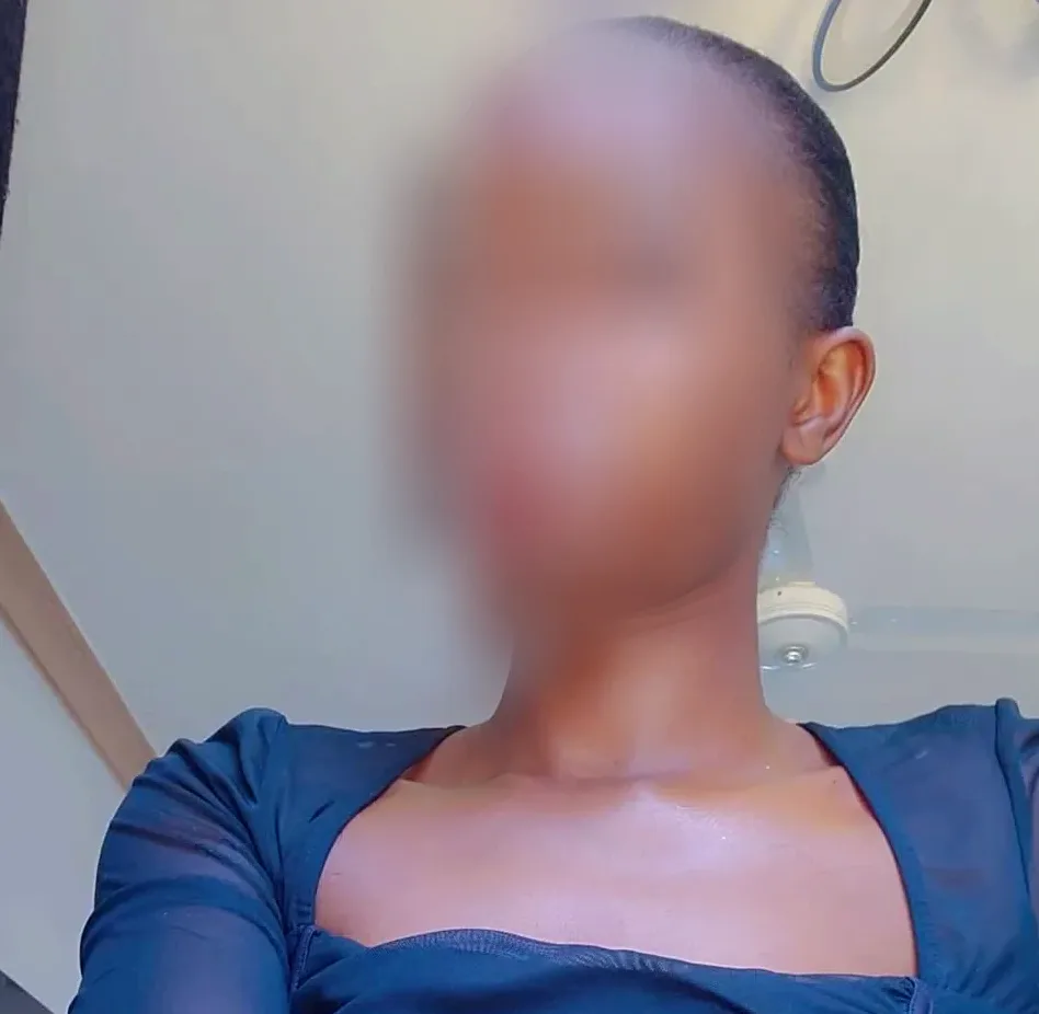 Larissa, 24