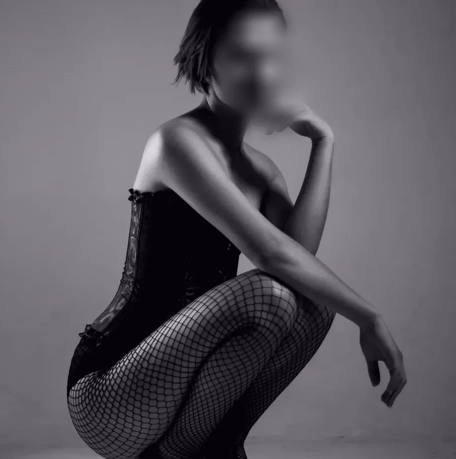 Laura, 20