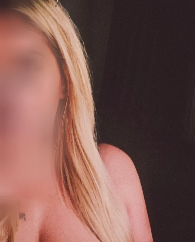 Manuela, 30