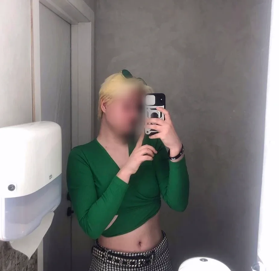 Nicole, 20