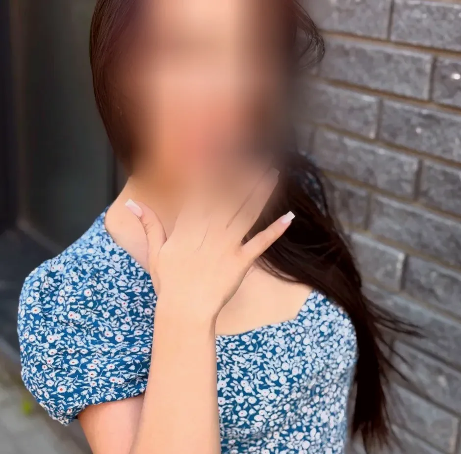 Sarah, 22
